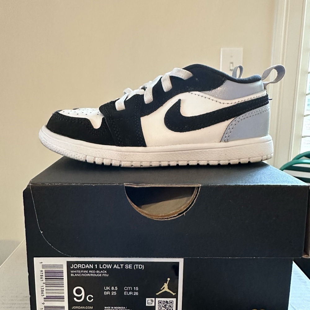 Toddler/Kids Jordan Black and White Low-Top Sneakers
